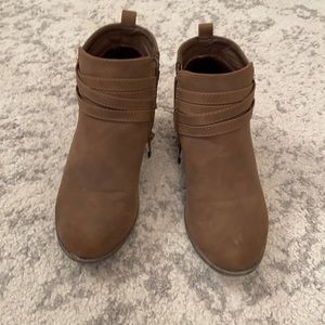 Lucky Top girls boots size 2